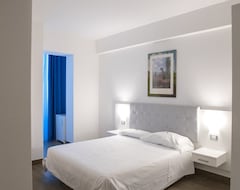 Hotel Nauticus Guest Room (Ugento, Italy)
