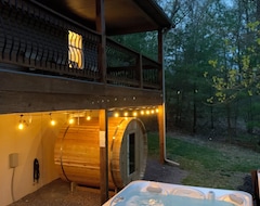 Tüm Ev/Apart Daire Shade Mountain Retreat - With Hot Tub! Sleeps 22 (Belleville, ABD)
