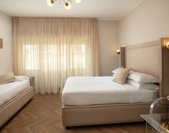 Hotel Apartment 413 m from the center of Rome with Air conditioning, Lift, Washing machine (368380 (Rome, Italy)