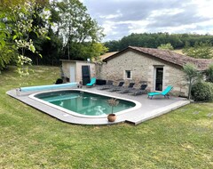 Hele huset/lejligheden Gîte La Tuilerie Moderne Avec Piscine (Saint-Martin-Petit, Frankrig)