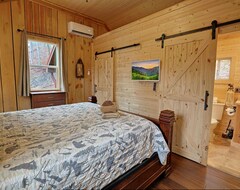 Toàn bộ căn nhà/căn hộ Bear-leigh Made It · Unique And Secluded Cabin Close To Bryson City. (Bryson City, Hoa Kỳ)