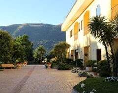 Khách sạn Elia Hotel (Buccino, Ý)