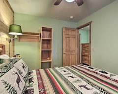 Casa/apartamento entero New! Cozy Log Cabin Next To Jellystone Campground! (Warrens, EE. UU.)