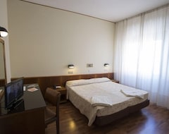 Khách sạn Hotel Miralaghi (Chianciano Terme, Ý)
