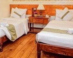 Guesthouse Farmhouse Hotel And Cafe (San Jose, Philippines)