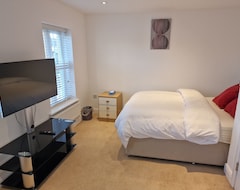 Toàn bộ căn nhà/căn hộ 6 Bed House With Smart Tv In Each Room, Free Parking Wifi Netflix Extra Sofa Bed (Shenley Brook End, Vương quốc Anh)