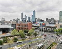 Views And Hotel-style Extras In A Great Location (Melbourne, Australia)