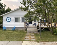 Entire House / Apartment Winnipeg Beach Cottage Rental (Winnipeg Beach, Canada)