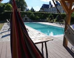 Nhà trọ Chateau In Creuse With Large Swimming Pool (Dontreix, Pháp)