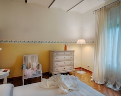 Toàn bộ căn nhà/căn hộ Villa in Colombaie with 9 bedrooms sleeps 21 (Castelfiorentino, Ý)
