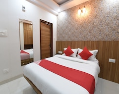 Hotel OYO 14387 Luxury Inn (Delhi, India)