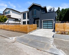 Casa/apartamento entero Stylish, Vibrant 2 Bedroom Family Friendly Home W/outdoor Deck, Pet Friendly! (Seattle, EE. UU.)