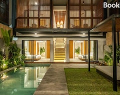 Toàn bộ căn nhà/căn hộ Premium Beachside 4br Villa Canggu With Gardenrooftop (West Lampung, Indonesia)