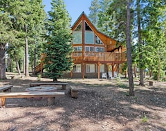 Hele huset/lejligheden The Finch Nest - Beautiful Cabin On A Wooded Lot W/jacuzzi (Duck Creek Village, USA)