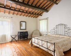 Toàn bộ căn nhà/căn hộ Country House Surrounded By Greenery, 6 Rooms, Heated Pool (Castel Focognano, Ý)