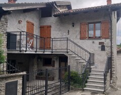 Toàn bộ căn nhà/căn hộ Casa Situata In Un Borgo Su Appennino Tra Boschi Di Querce E Castagni (Grondona, Ý)