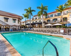 Hele huset/lejligheden New Listing! Spacious Condo W/shared Pool, Hot Tub & On-site Restaurant/bar (Naples, USA)