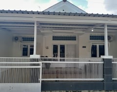 Gæstehus Jasmine Guesthouse (Purwokerto, Indonesien)