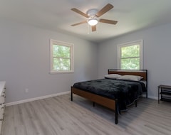 Toàn bộ căn nhà/căn hộ A Completely Remodeled 3 Bedroom Home All For You (Fruitport, Hoa Kỳ)