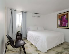 Hotel Pulse Rooms At Trafalgar (Kingston, Jamaica)