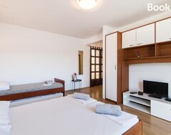 Koko talo/asunto Apartments Barbir (Ploče, Kroatia)
