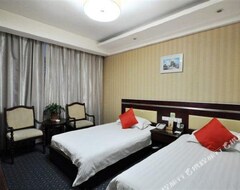 Hotel Xincun Holiday (Puyang, China)
