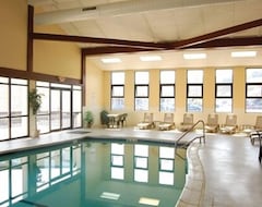 Khách sạn Hotel Clarion Inn & Suites Lake George (Lake George, Hoa Kỳ)
