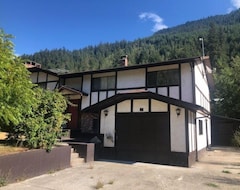 Hele huset/lejligheden Cheerful 4 Bedroom Cottage In The Fraser Canyon (Boston Bar, Canada)
