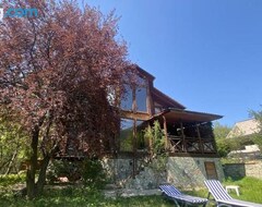 Koko talo/asunto Cozy, 4 Br. Villa In Ananuri (Dusheti, Georgia)