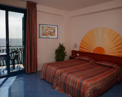 Hotel Baia Degli Dei (Giardini-Naxos, İtalya)