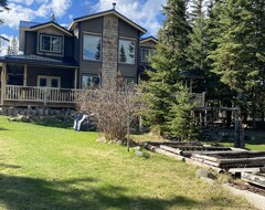 Koko talo/asunto Rustic Meets Upscale In The Forest Steps To Sheridan Lake Access. (Bridge Lake, Kanada)