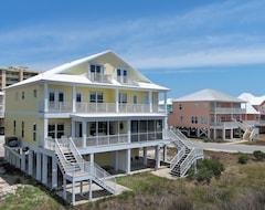 Entire House / Apartment The Clubhouse 5 Bedrooms 4 Bathrooms Condo (Fort Morgan, USA)
