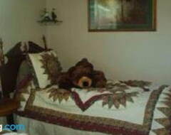 Koko talo/asunto Bear Cabin Getaway!!!(spa) Pet Friendly Backyard (Big Bear City, Amerikan Yhdysvallat)