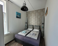 Casa/apartamento entero Characteristic Apartment, Renovated, 500m From The Sea, Beach And Town Center (Flesinga, Holanda)