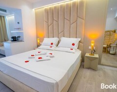Khách sạn Luxury Beach Apartment Saranda (Saranda, Albania)