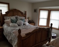 Entire House / Apartment Lake House Getaway On Wixom Lake (Gladwin, USA)