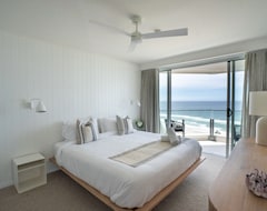 Khách sạn Cashelmara Beachfront Apartments (Burleigh Heads, Úc)