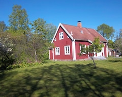 Cijela kuća/apartman Sailor House Red Holiday Home Near Lake And Golf Course With Boat In Village Location (Uppvidinge, Švedska)