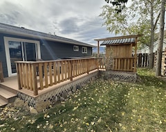 Entire House / Apartment Less Than 5 Min From Yellowstone Park! Beautiful Views! Quiet 3 Bed 2 Bath House (Gardiner, USA)