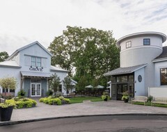 Otel Briar Barn Inn (Rowley, ABD)