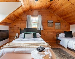 Toàn bộ căn nhà/căn hộ New! Secluded Cabin With Views, Pool & Hot Tub (Huntingdon, Hoa Kỳ)