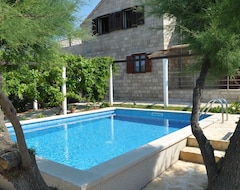 Tüm Ev/Apart Daire Villa Sofia With Pool, Sauna, Bycyles, Gym, Windsurf Board, Kayak. (Povljana, Hırvatistan)