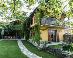 Toàn bộ căn nhà/căn hộ Rural Charming Cottage With Caracter In The Heart Of Karsts Vineyards (Dutovlje, Slovenia)