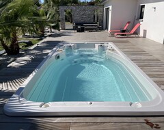 Toàn bộ căn nhà/căn hộ Magnificent Contemporary Villa With Swim Spa 15 From Bordeaux (Fargues-Saint-Hilaire, Pháp)