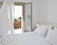 Lejlighedshotel White Tinos Luxury Suites (Tinos - Chora, Grækenland)