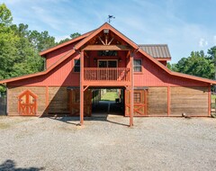 Toàn bộ căn nhà/căn hộ Unique Barn-style Retreat On 488 Acre Ranch! (Warner Robins, Hoa Kỳ)