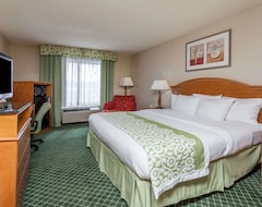 Khách sạn Days Inn & Suites By Wyndham Warren (Warren, Hoa Kỳ)