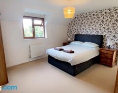 Cijela kuća/apartman Beautiful Large 4 Bedroom House With Hot Tub (Yeovil, Ujedinjeno Kraljevstvo)