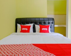 Hotel OYO 1784 Hj. Aniek Residence (Madiun, Indonesia)