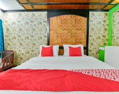 Khách sạn OYO 16838 Big B Houseboat 10 BHK (Alappuzha, Ấn Độ)